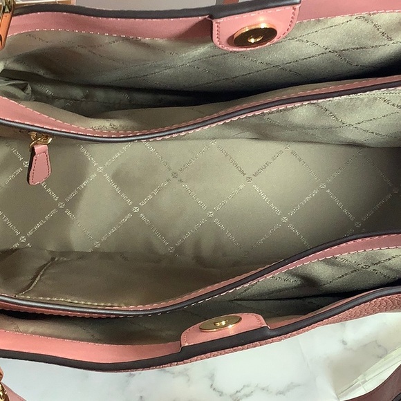 NWT Michael Kors Shoulder Bag and Wallet Set in a Primrose Color - Picture 4 of 11